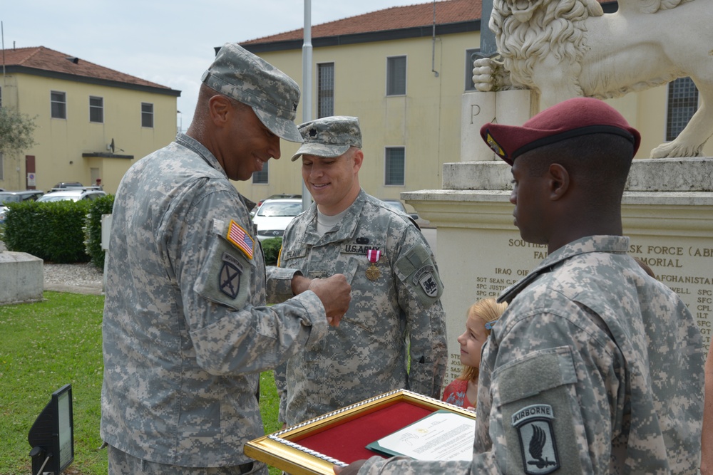 Award ceremony for Lt. Col. Patrick D. Pflaum