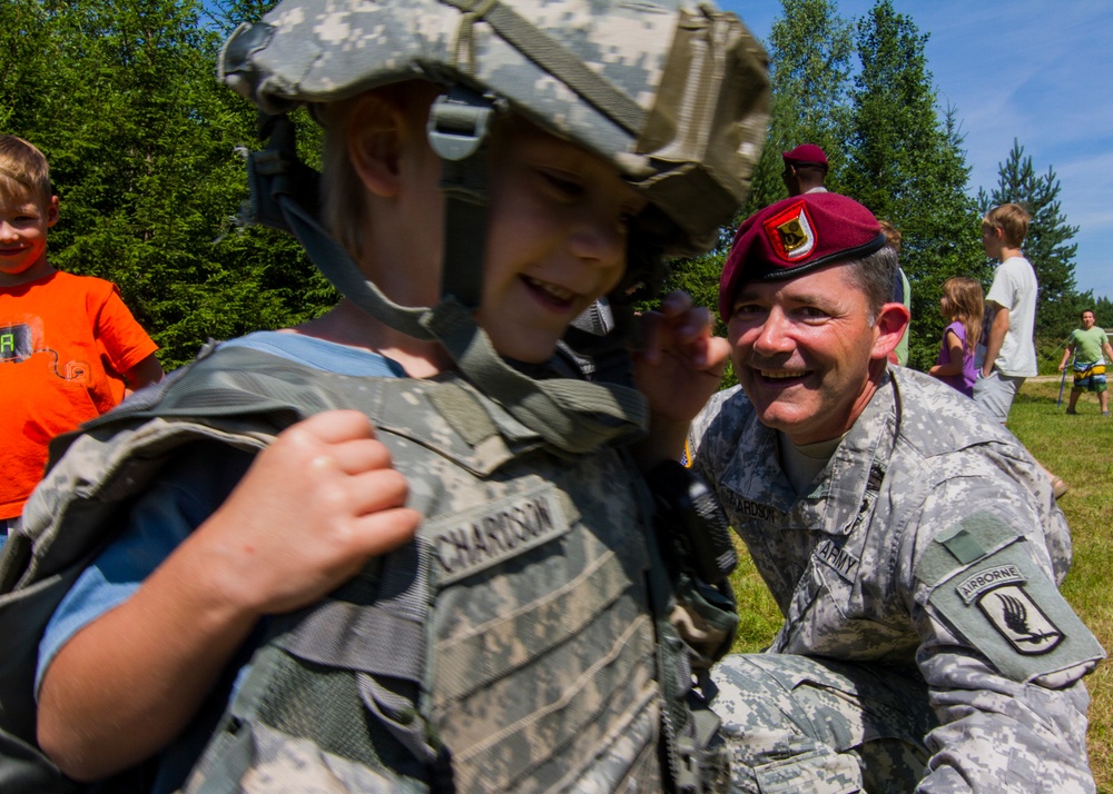 Paratroopers visit Latvian summer camp