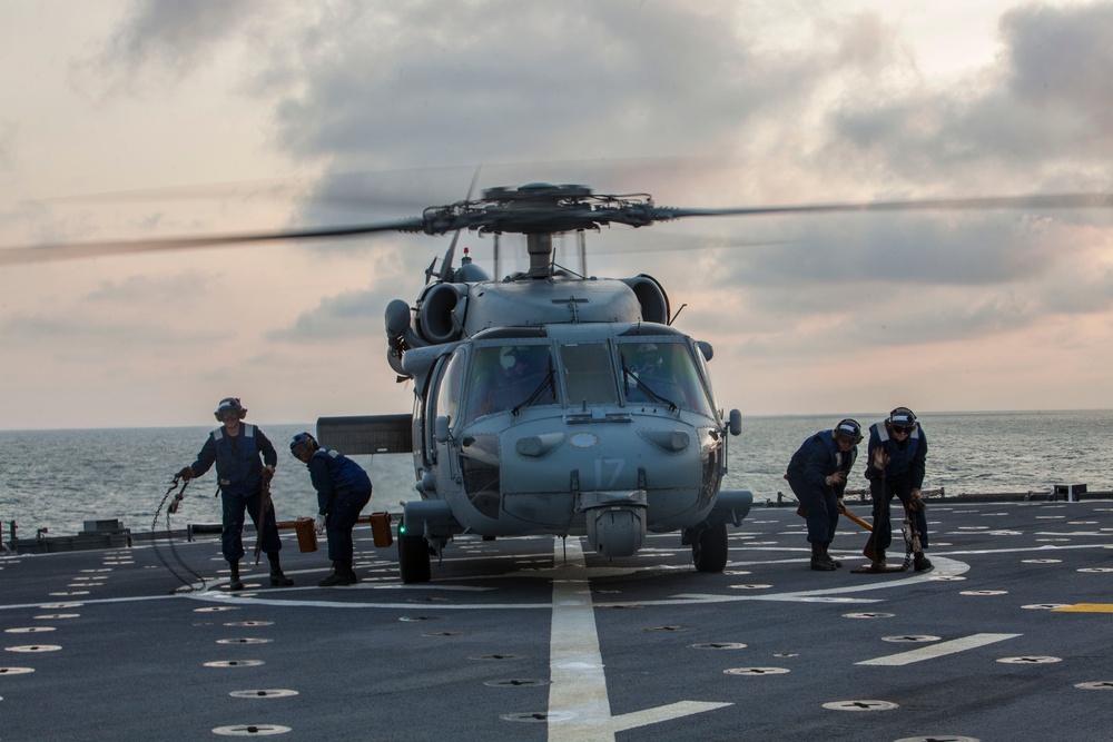 USS Oak Hill conducts flight operations aboard ship