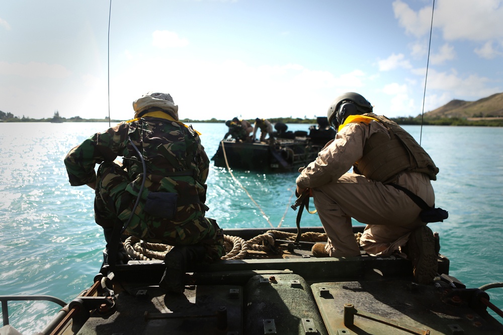 US, Indonesian Marines conduct amphibious training
