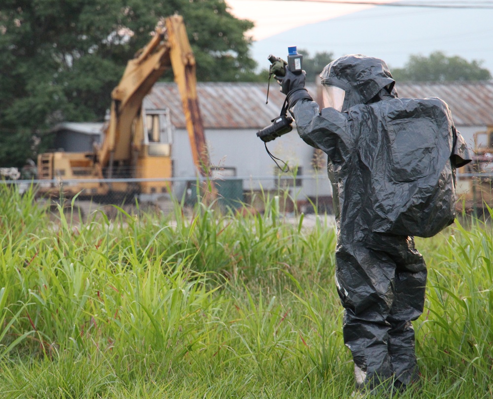 Virginia Guard’s 34th Civil Support Team responds to simulated nighttime HAZMAT incident