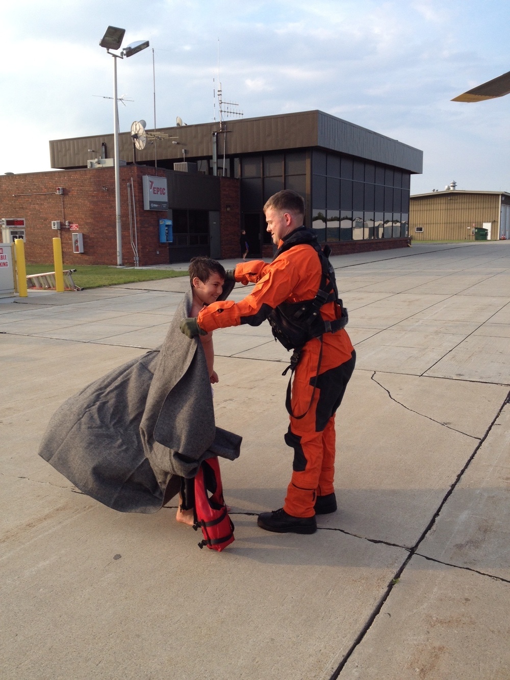 Coast Guard rescues 3 adrift in Green Bay