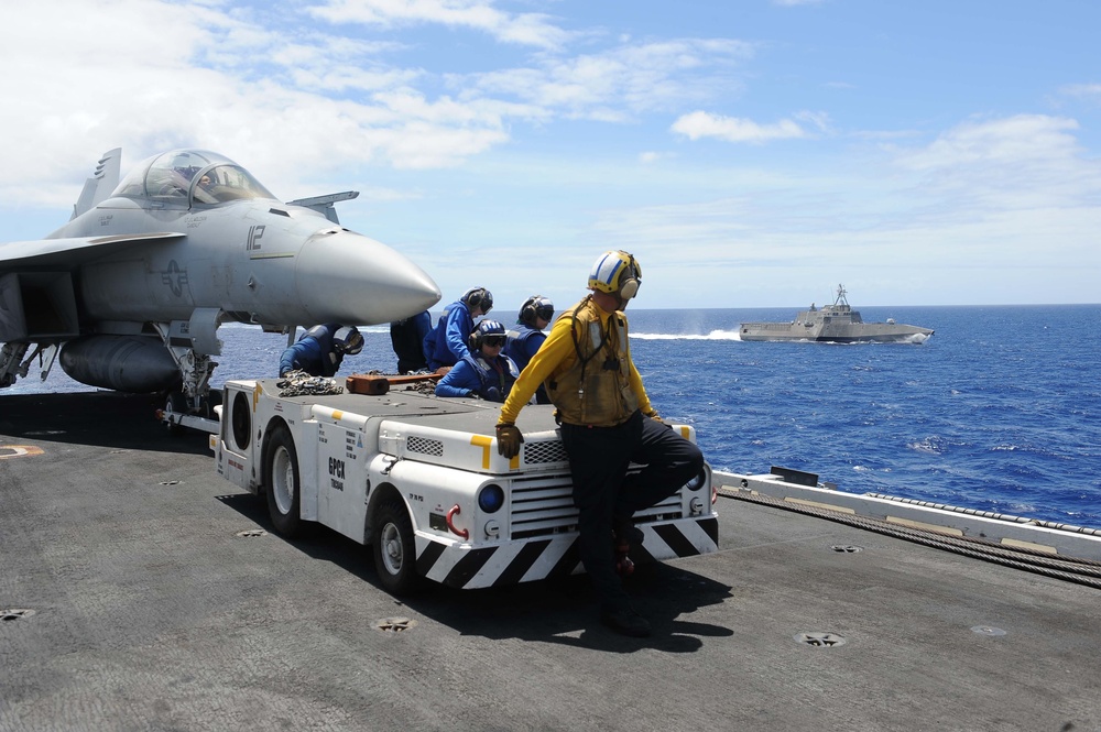 USS Independence and USS Ronald Reagan conduct sea maneuvers: RIMPAC 2014