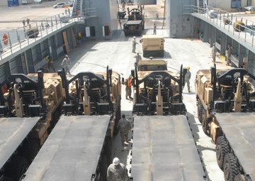 Army mariners, pilots conduct casevac, CJLOTS ops with US and New Zealand Navy during RIMPAC 2014