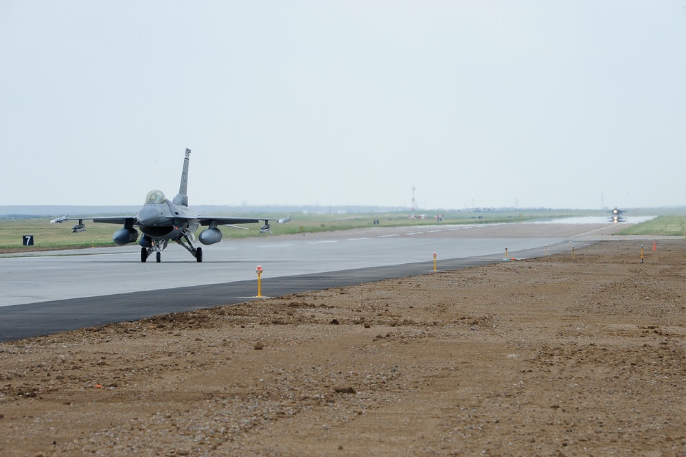 F-16s return home after runway reconstruction