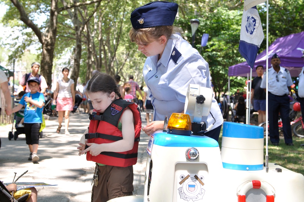 Coast Guard Auxiliary informs public during City of Water Day