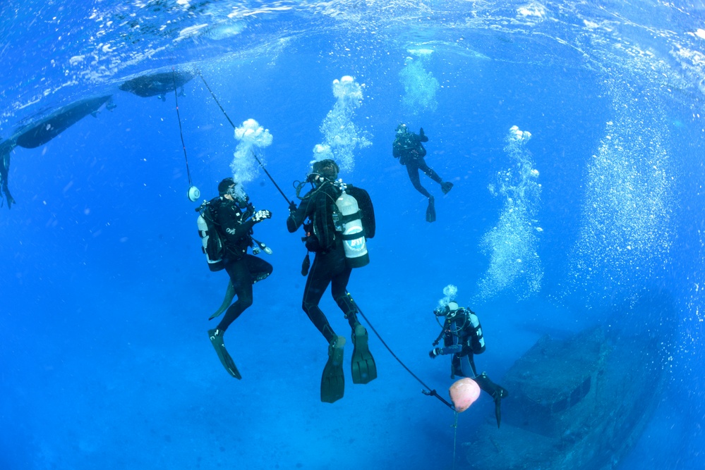 Diving operations, RIMPAC 2014