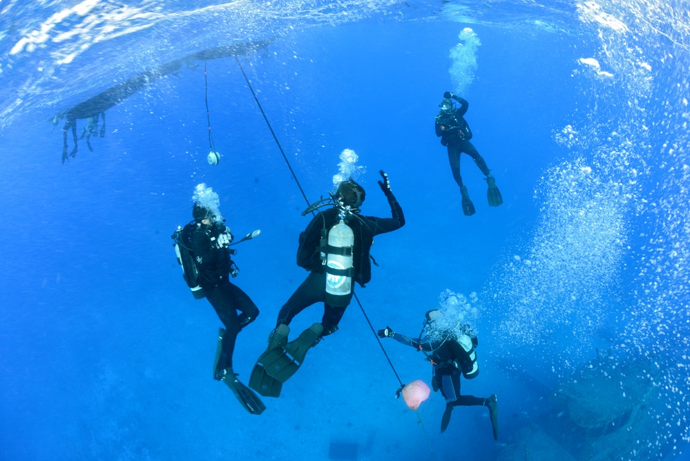 Diving operations, RIMPAC 2014
