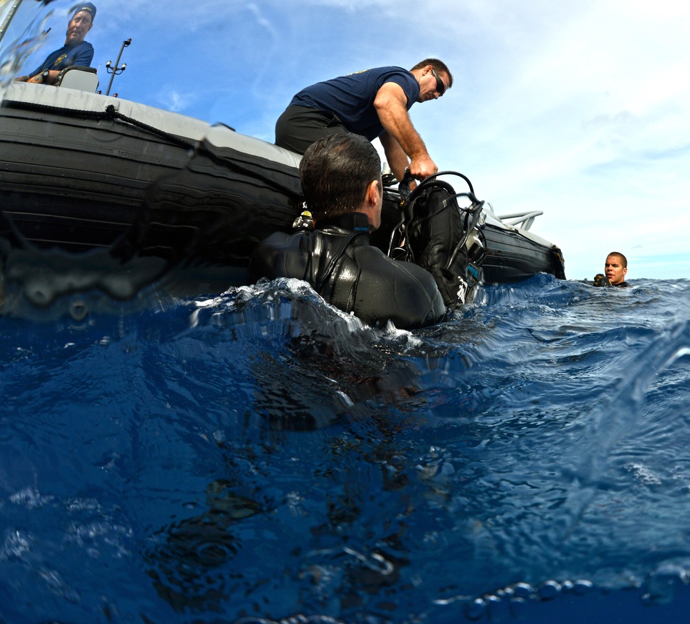 Diving operations, RIMPAC 2014