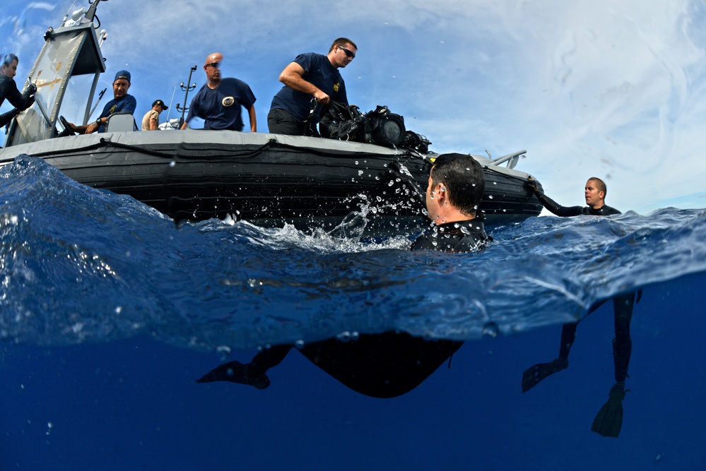 Diving operations, RIMPAC 2014