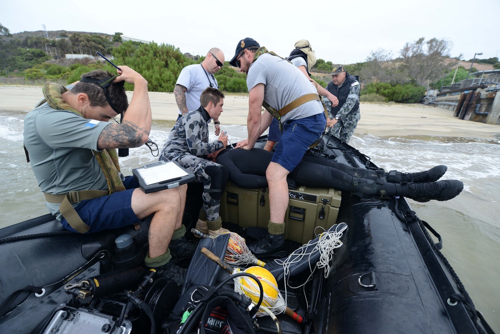 Diving operations, RIMPAC 2014