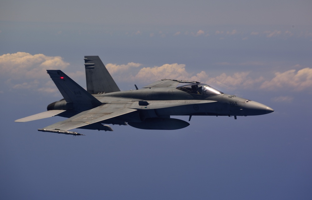 RCAF CC-150T Polaris refuel, RIMPAC 2014