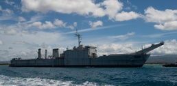 Ex-USS Tuscaloosa (LST 1187) towed in preparation for SINKEX, RIMPAC 2014