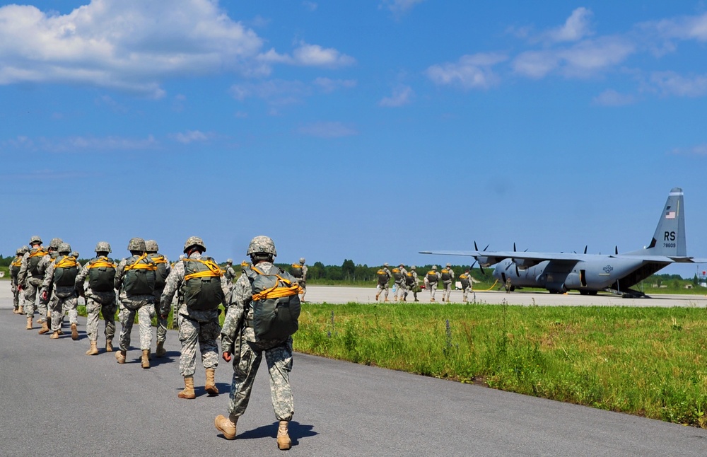 Airmen, soldiers team up for airdrop