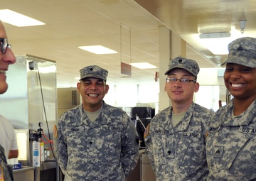 Maj. Gen. Lennon visits Logistical Support Soldiers