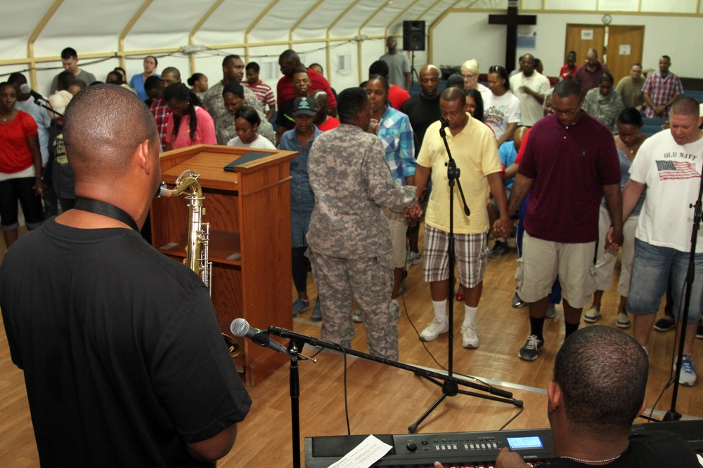 Gospel service keeps Soldiers close to God in Kuwait