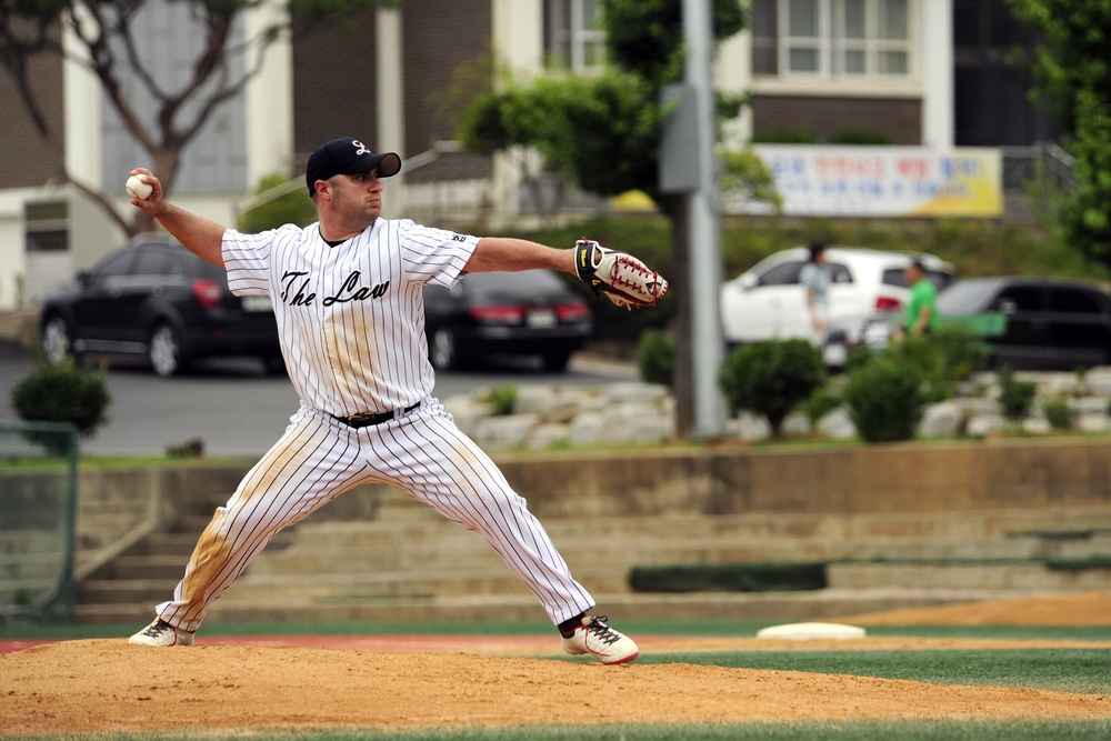 Gunsan City hosts baseball game against the Wolf Pack
