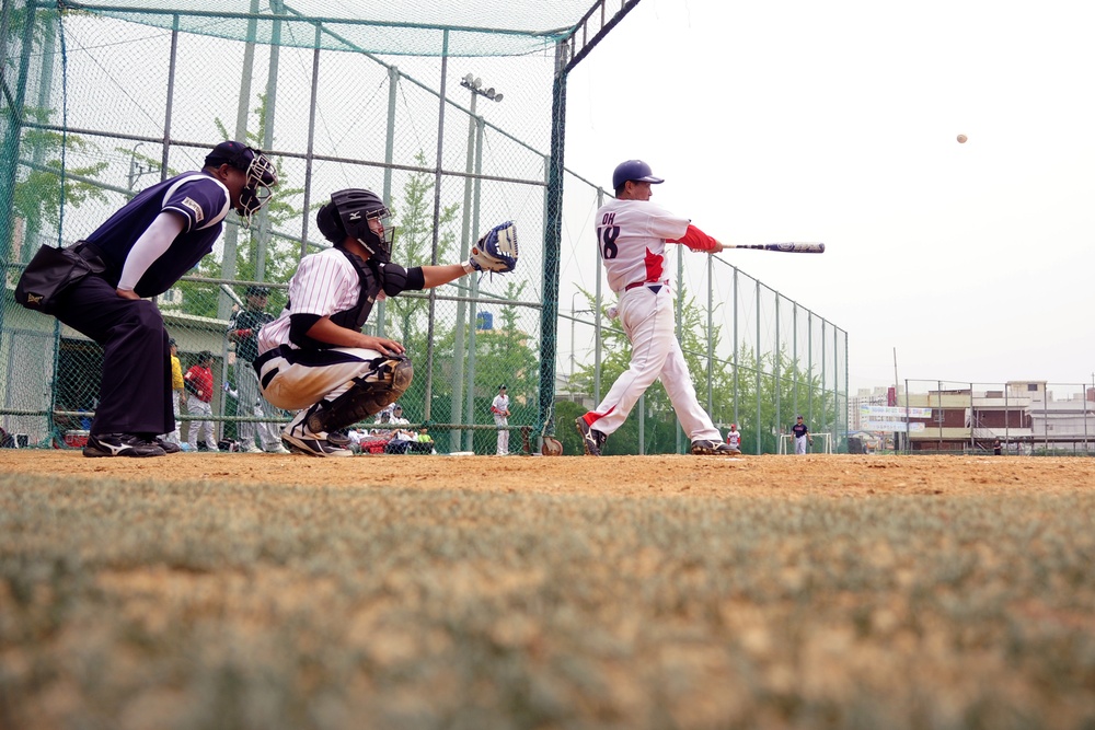 Gunsan City hosts baseball game against the Wolf Pack