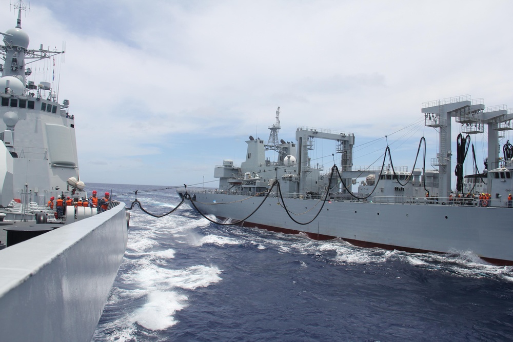 PLA(N) Haikou and PLA(N) Qiandaohu replenishment at sea, RIMPAC 2014