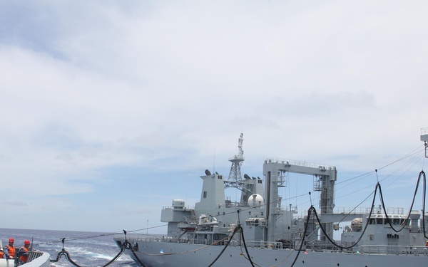 PLA(N) Haikou and PLA(N) Qiandaohu replenishment at sea, RIMPAC 2014