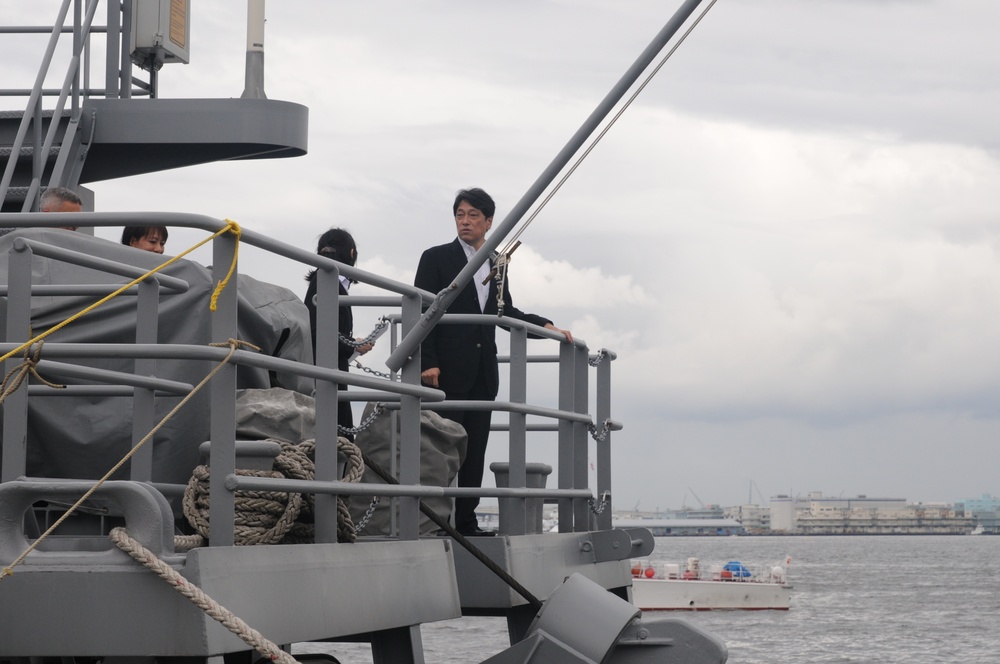 Japan's defense minister aboard LCU-2014