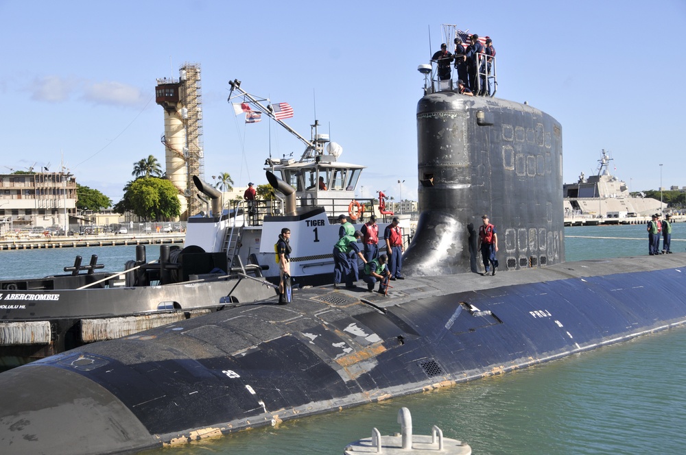 USS Hawaii departs, RIMPAC 2014