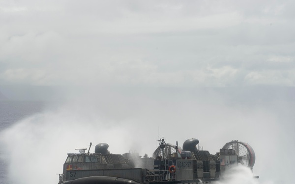 LCAC departs USS Rushmore