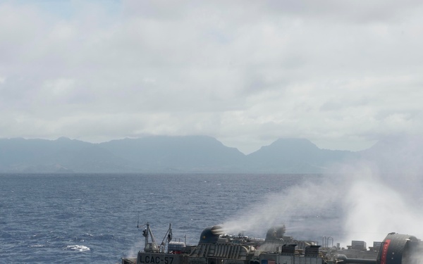 LCAC departs USS Rushmore