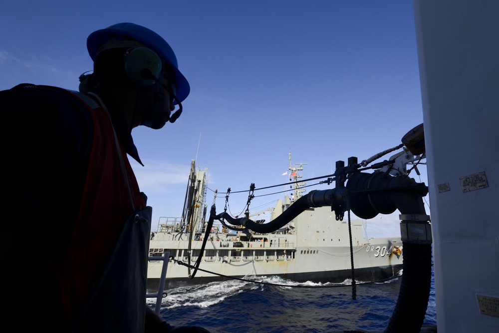 USCG Cutter Waesche refuels at sea