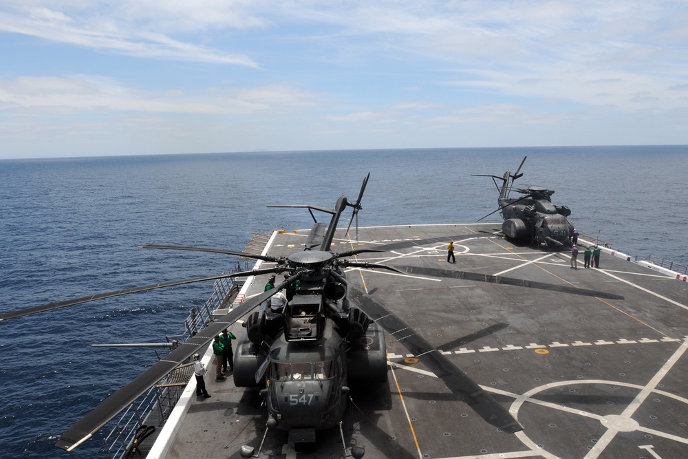 USS Anchorage and HSM 14 participate in RIMPAC 2014