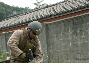 US Marine, Army EOD technicians compete at Dragon Crab
