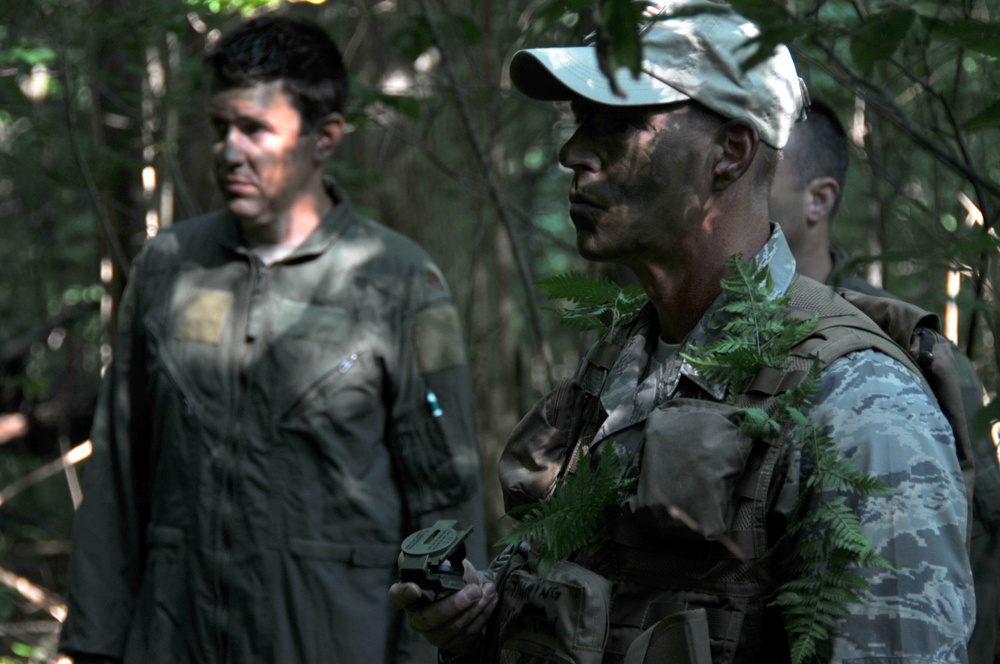 TACP help 164th Airlift Squadron perform ground survival training