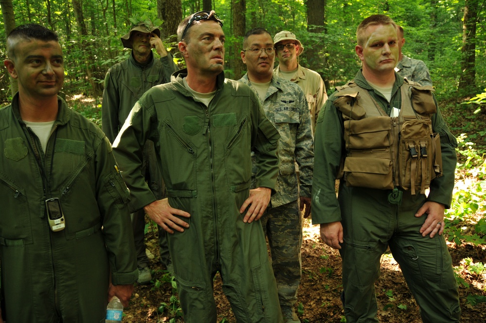 TACP help 164th Airlift Squadron perform ground survival training