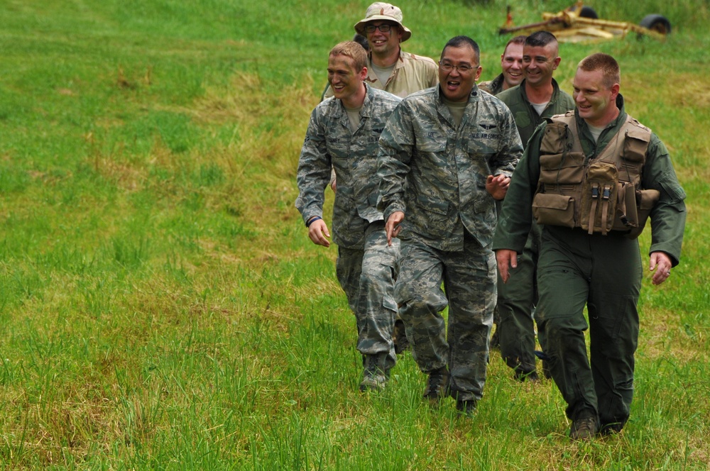 TACP help 164th Airlift Squadron perform ground survival training
