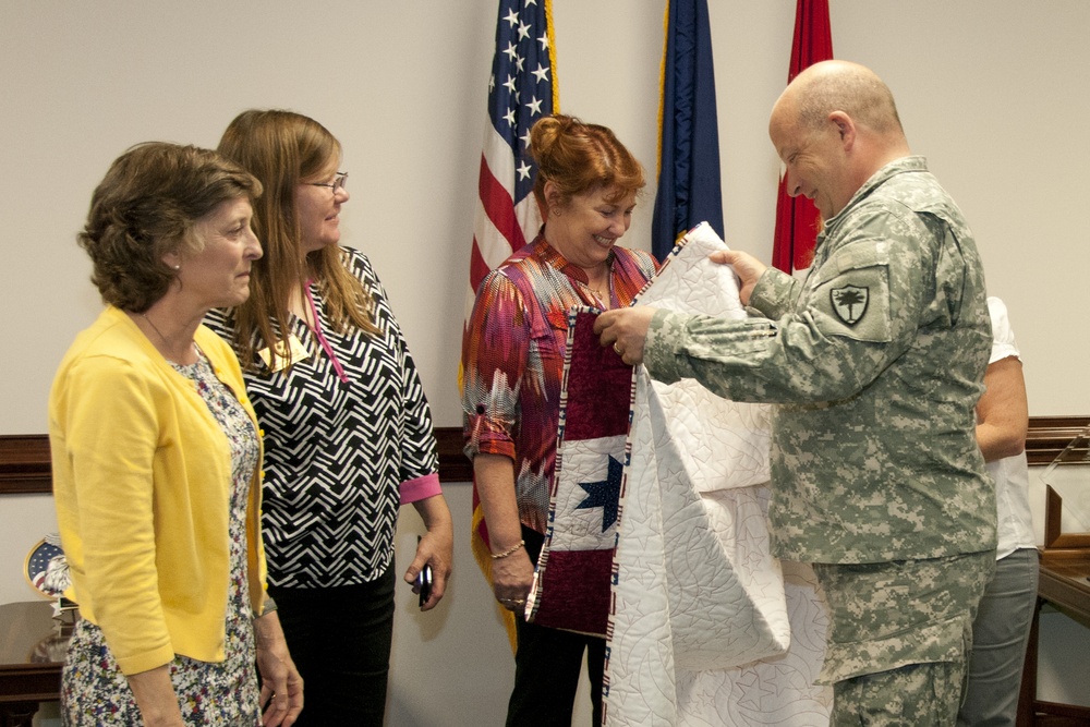 Maj. Gen. Livinston receives Quilt of Valor
