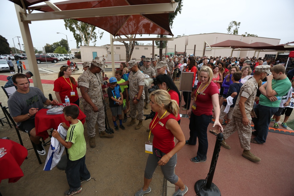 NFL Football Star Experience brings football stars and service members together