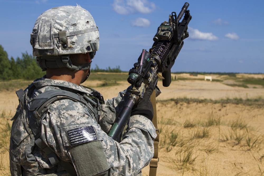 Paratroopers learn theory, application of weapon systems