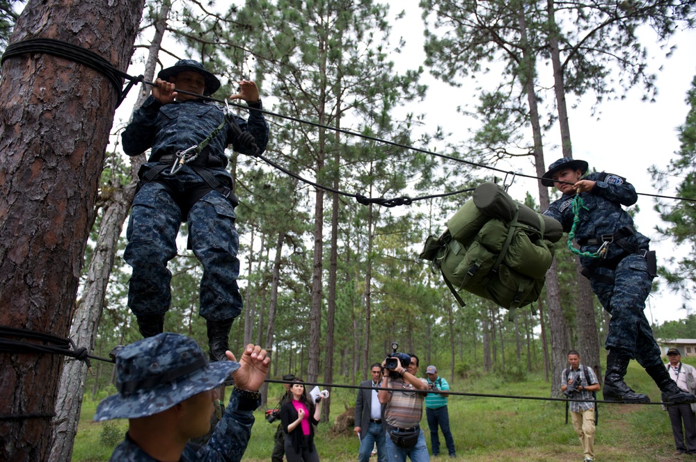 Honduran TIGRES commandos graduate