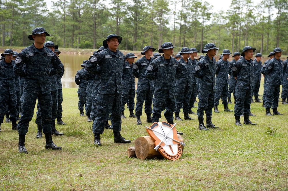 Honduran TIGRES commandos graduate