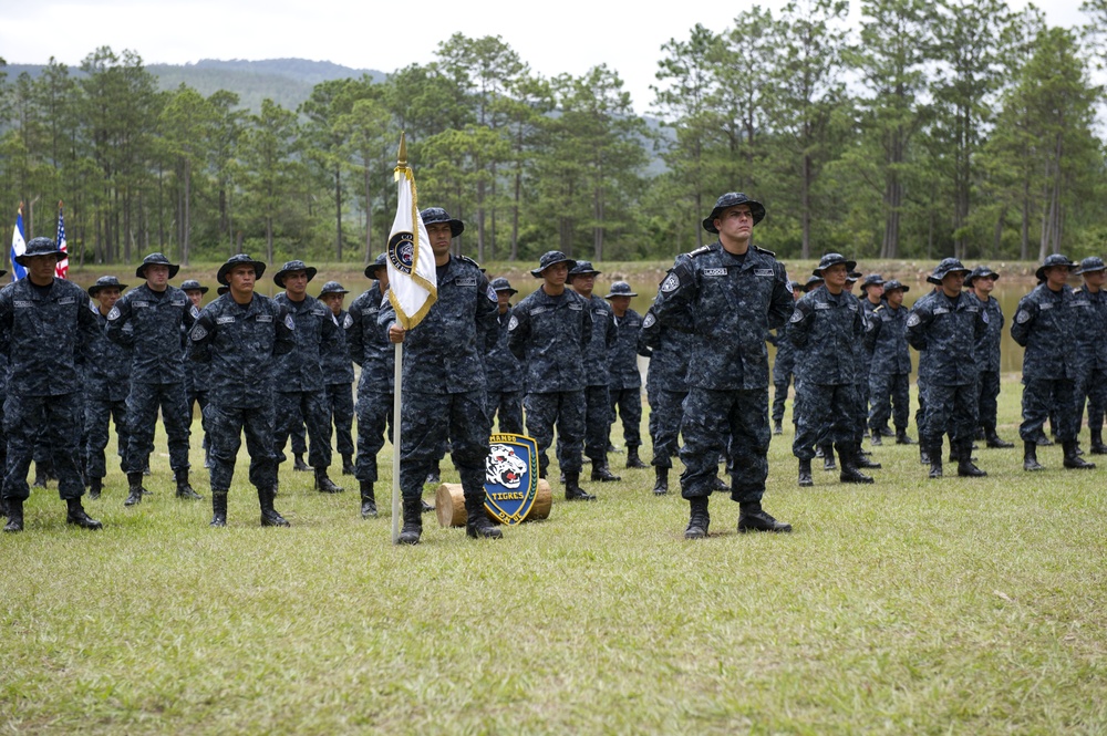 Honduran TIGRES Commandos graduate