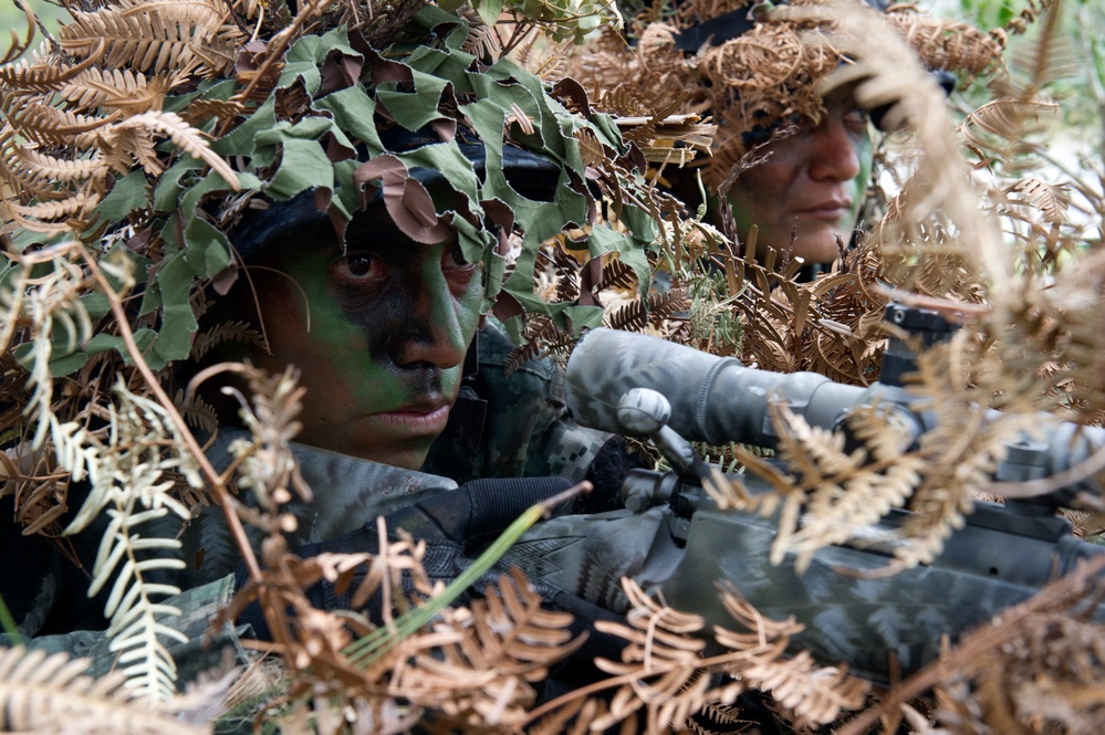 Honduran TIGRES Commandos graduate