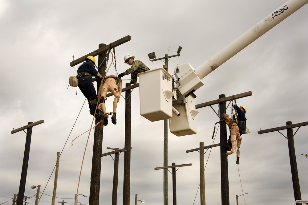 Navy Pole Top Rescue