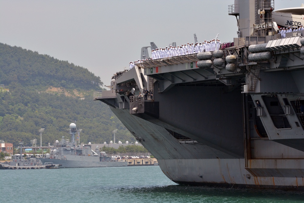 USS George Washington arrives in Busan