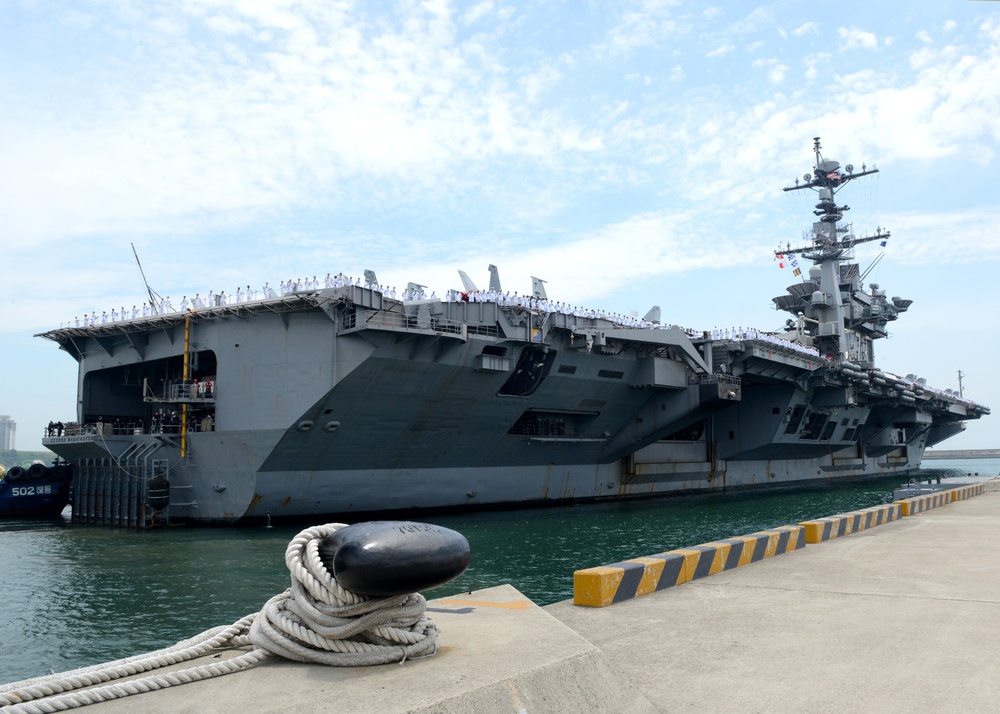 USS George Washington arrives in Busan