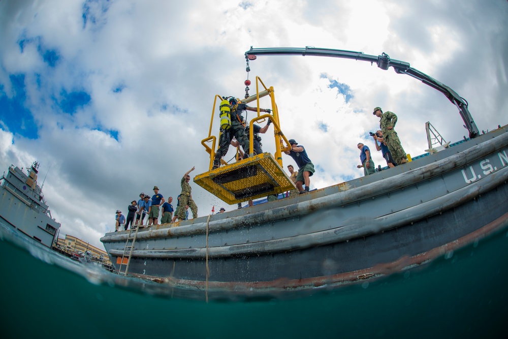 US Navy, US Coast Guard and PRC dive familiarization