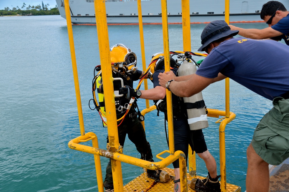 US Navy, US Coast Guard and PRC dive familiarization