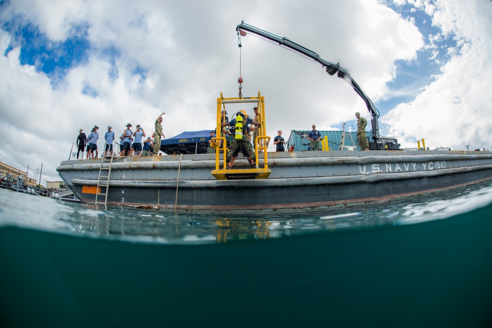 US Navy, US Coast Guard and PRC dive familiarization