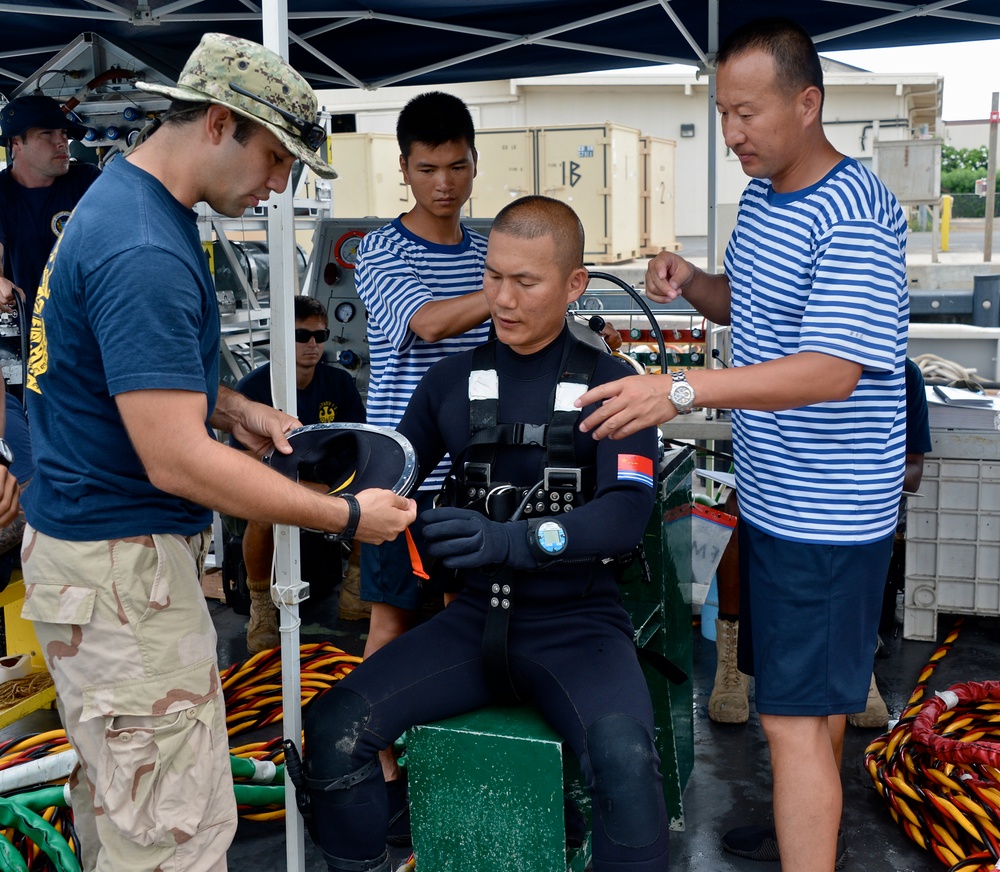 US Navy, US Coast Guard and PRC dive familiarization