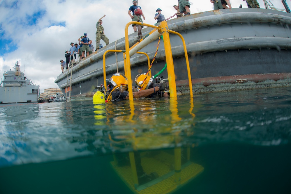 US Navy, US Coast Guard and PRC dive familiarization