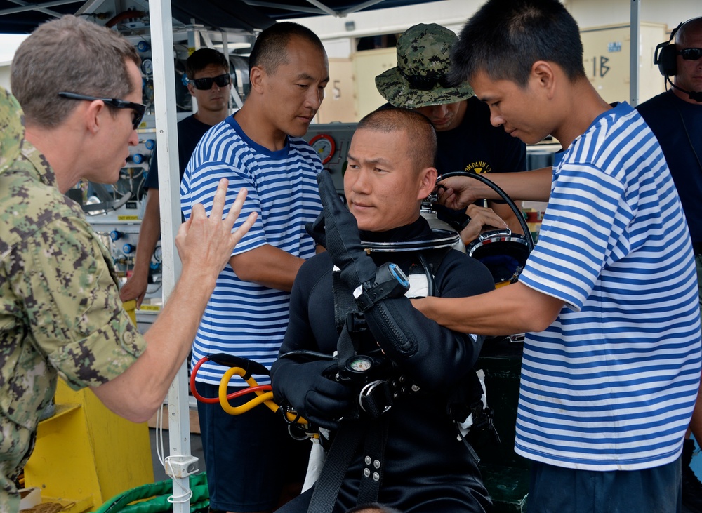 US Navy, US Coast Guard and PRC dive familiarization